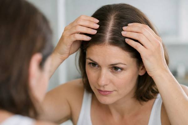 Female pattern hair loss: early signs, stages, and proven treatments. Learn how to slow miniaturization and track real results over time.