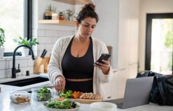 Learn how to start losing weight on a busy schedule with practical strategies for meals, movement, routines, and progress tracking that fit real life.