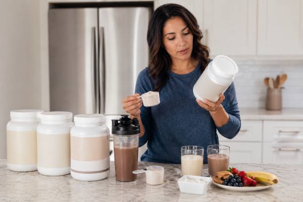 Meal replacement shakes can support weight loss when they replace the right meals, provide enough protein, and fit a realistic plan. Learn the best types, expected results, and the mistakes that make shakes backfire.