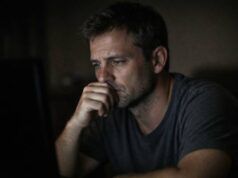 Porn addiction: Clinical Signs, Withdrawal-Like Symptoms, and Relationship Risks Learn the signs of porn addiction, including compulsive use, cravings, withdrawal-like symptoms, relationship strain, and when pornography use needs evaluation.