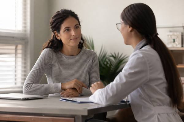 Should you talk to a doctor before trying to lose weight? Learn when medical guidance is recommended, what red flags matter, what to ask at your appointment, and when it is reasonable to start on your own.