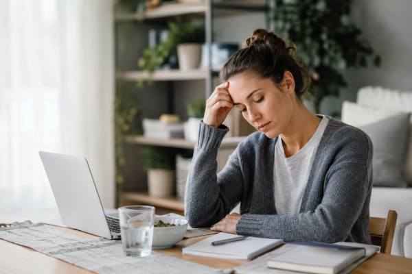 Autoimmune Disease Symptoms: Early Signs People Often Miss Learn the early autoimmune disease symptoms people often miss, from fatigue and joint stiffness to rashes, dry eyes, bowel changes, and thyroid clues, plus when to seek testing.