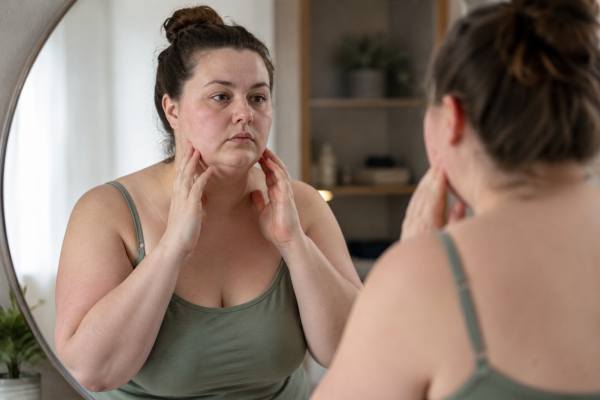Learn how Cushing syndrome can cause unusual weight gain, which signs are most concerning, how doctors test for it, and when symptoms should prompt medical evaluation.