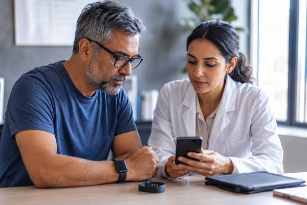 Digital Biomarkers for Brain Health: Wearables, Apps, and Passive Monitoring Learn what digital biomarkers for brain health really are, how wearables and passive monitoring work, what they can measure, and where the biggest clinical limits remain.