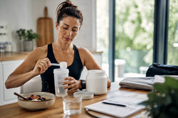 Glutamine may support gut barrier health, tissue repair, and recovery in certain high-stress situations, but it is not a universal immune booster. Learn the real benefits, practical dosage ranges, and who should avoid it.