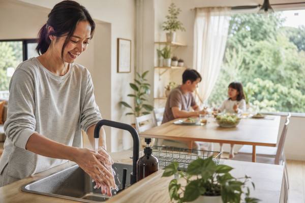Learn how to avoid getting sick with simple hygiene habits that actually work, including handwashing, cleaner indoor air, cough etiquette, smart surface cleaning, and early sick-day precautions.