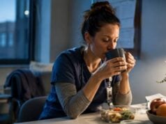Immune Support for Healthcare Workers: Shift Stress, Exposure, and Recovery Habits Immune support for healthcare workers starts with sleep protection, smart fueling, exposure reduction, and recovery habits. Learn what actually helps during shift stress, night work, and high-contact clinical care.