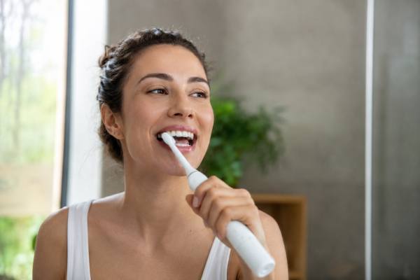 Learn how the oral microbiome and gum health influence saliva, inflammation, colds, and sore throats, plus the daily habits that best support a healthier, more resilient mouth.