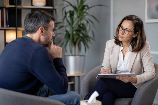 Learn what a psychosis evaluation includes, how doctors assess hallucinations and delusions, what tests may be ordered, and when symptoms require urgent care.