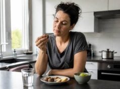 Learn the common signs of insulin resistance that can affect weight, including belly fat, cravings, skin changes, rising blood sugar, and metabolic clues that should not be ignored.