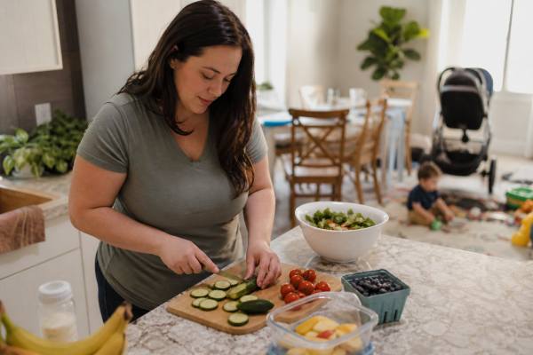 Weight loss while raising young kids is possible with simple, realistic strategies. Learn how to eat well, stay active, manage stress, and build habits that fit busy family life.