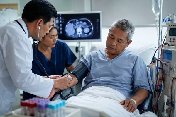 Kidney Failure Symptoms: Early Signs, Late Signs, and Emergency Warnings Learn the early and late symptoms of kidney failure, including swelling, fatigue, nausea, itching, low urine output, shortness of breath, and emergency warning signs.