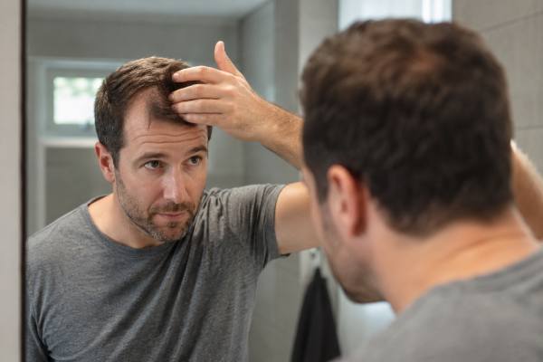 Minoxidil for Men: Foam, Liquid, Results Timeline, and Side Effects Compare minoxidil foam vs liquid for men, learn how to apply it, when results appear, what shedding means, and which side effects need medical advice.